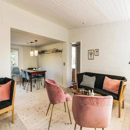 Three-bedroom Holiday In