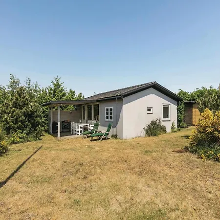 Three-bedroom Holiday In Casa de Férias Rønne